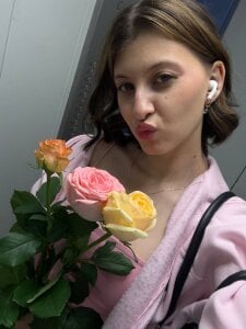 NoreenCourtney Im with flowers Pic 4