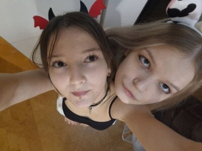 DongMolt Klara and shelly Immagine  7