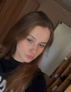 mysticcherryx Just me, Emma Immagine  3