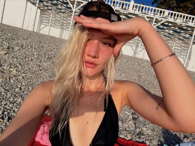 _Anna_Nolan_ Beach bro Pic 3