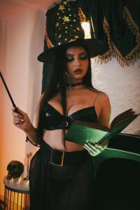 AliceHarper_ Forbidden Charm Gambar 5