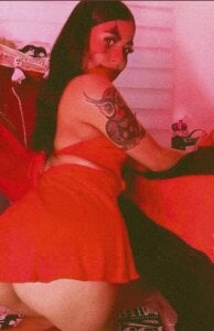 Trick or treat. 🎃🍬👻🤡 de ValeNiitaLuv  3 Imagens