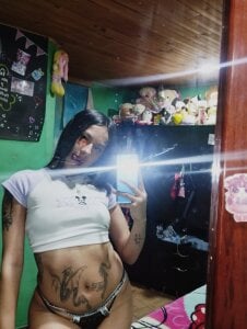 Emily-Fire: Public ( 6 фото)