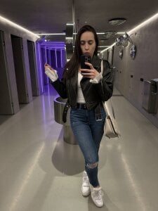 Holly_Play Public Pic