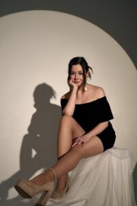 SkyHelen strict and hot Foto 4