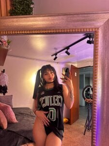 Mia_zafir "Pretty, lethal, and ready to shine." Pic