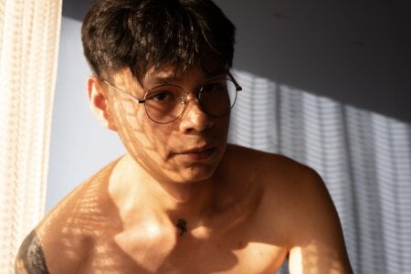 Heliero Multiple shadows touching and feeling my body I 圖片 7