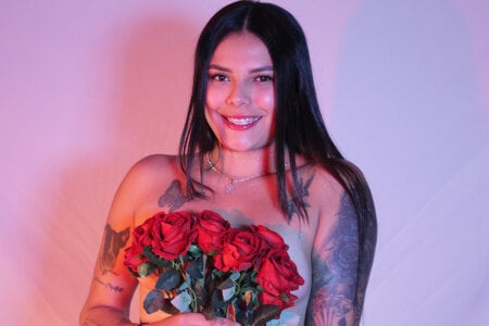 Shasa_8 I have a flower for you... Come get it and find what I have behind them! 🌹 Gambar