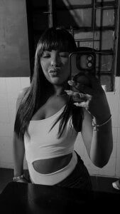 MIAROGGERSS CHILLIN Pic 2