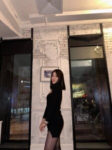 jane_sui In a restaurant | レストランの中 Pic 2
