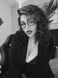 Dakhota_Rouge Soft lights are enough ... 🖤🤍  4. fénykép