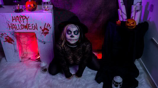 Cuttiealice hallween Pic 5