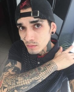 Boy Cum de Boy_tatto77  3 photos