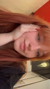 Red Temptation od KatheyMichelfelder  2 snímek