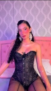 emma_scott_7 kullanıcısının Cabaret Girl🖤 albümü -  4 fotoğraf