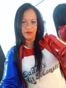 Briana-Shows Public Pic 6