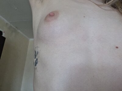 KarinRobertson Main Scene Foto