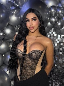 Korina_Saenz01 Public Pic 4