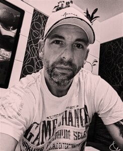 Adonishot Public Gambar 4