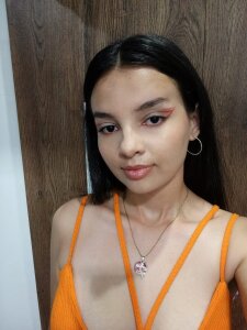 Ella_bennet_