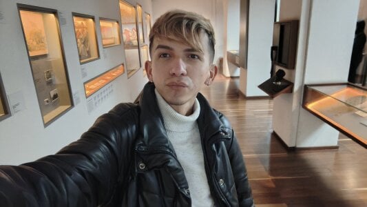 smallgiant27 Public Pic 3