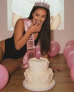 AlmaLuv kullanıcısının B-day Queen🍰 albümü -  5 fotoğraf