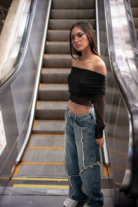 miyu_lu Between graffiti and neon lights... here I am 💚 Immagine  5