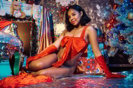 LisaMendez Merry Xmas 2025 Pic 6