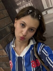 NoreenCourtney Im with flowers Pic 2