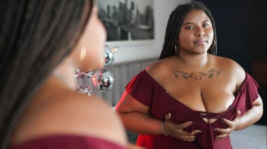 Valentina_belmont - What you see in the mirror is just the beginning 💓 Foto