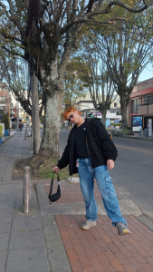 lucasgoat_ taking a walk through the city Bilde 2