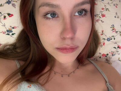 MaliaBourraine just look at me Immagine  2