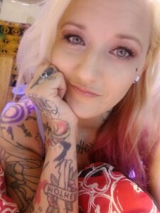 Candalicious Public Pic 8