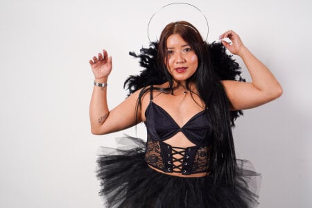 alexa_pariss “A sigh of sin wrapped in black wings 🖤” Billede 5