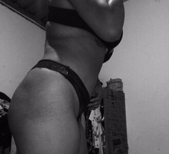 ElliePhillips Public Pic 5