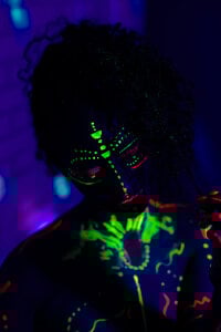 sarah_banks1 neon Pic 2