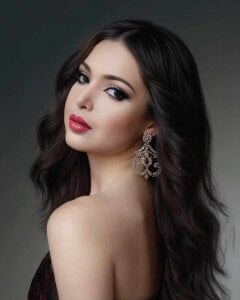 KristineHermosa Public Immagine  2