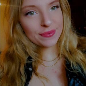 TiffyRose: Public ( 2 фото)