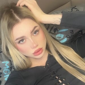 RealLinaaa Public Pic 2