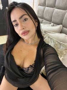 ZaraVesari Look at me like we're alone 💜 Pic 2