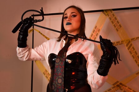 MillyWhritePublic Bild