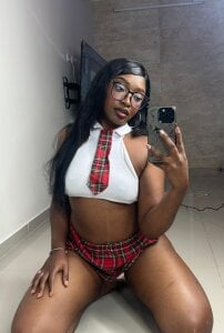 YallianaBrooks I'm your favorite college girl... 📚💗 Pic