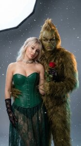 AdelineKingのI just had fun with AI 😍😘❄️🎄😇の 2枚の写真