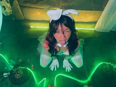 april_bennett In a few days I'll be back with new Halloween photos. Pic