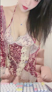 Amanda111177 Public Pic 3