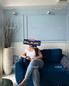 nia_blond_CAM Trips Pic 2