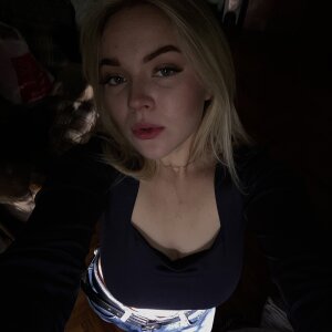 Angelina_REU Public Billede 5