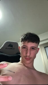 chrisst32 Public  3টি ছবি