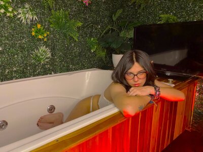 Jacuzzi day <3 de Lullaby_Charade  5 Imagens