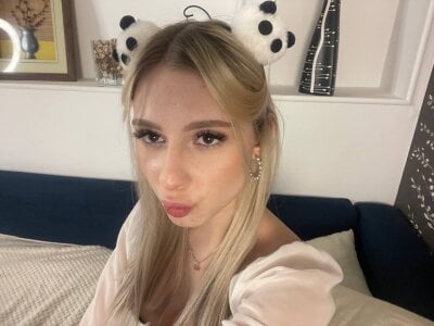 MonaChasey Awwwww Pic 3